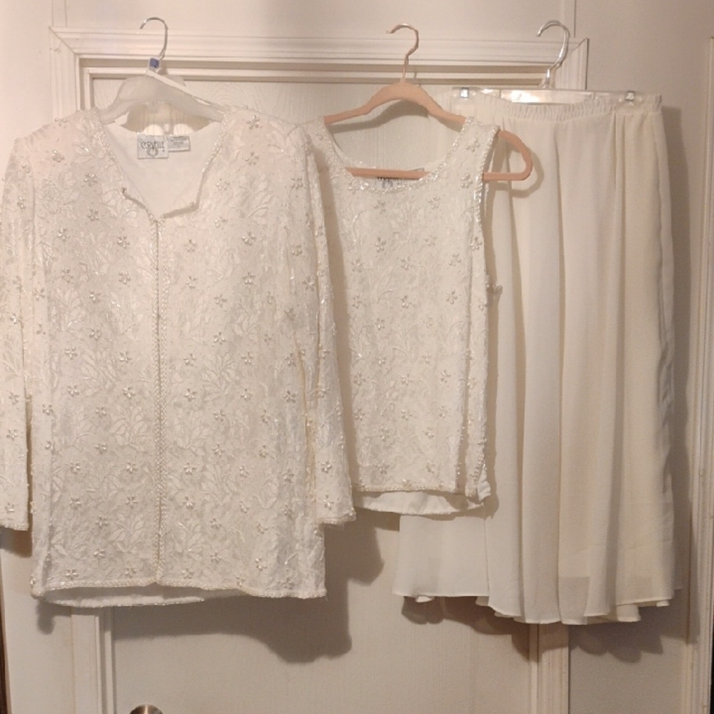 Cervelle White Floral Embroidered Top